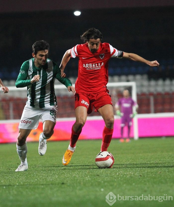 Bakambu coştu! Timsah zirveye kuruldu!