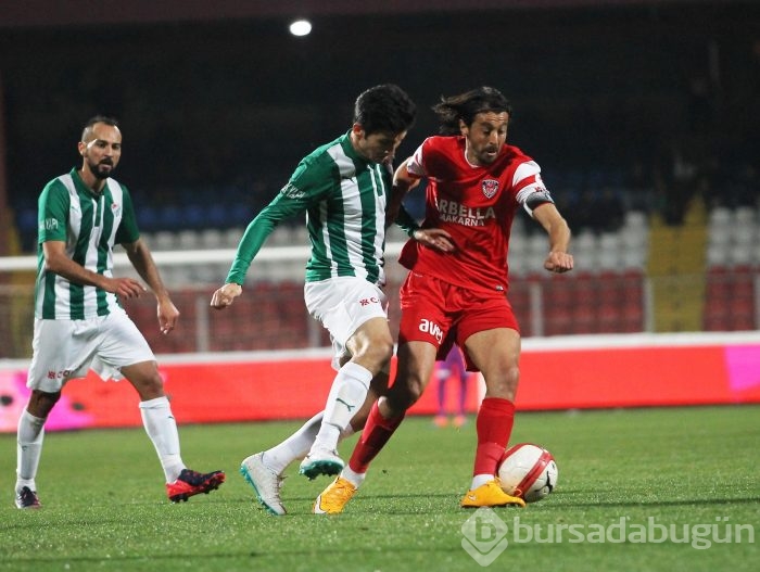 Bakambu coştu! Timsah zirveye kuruldu!
