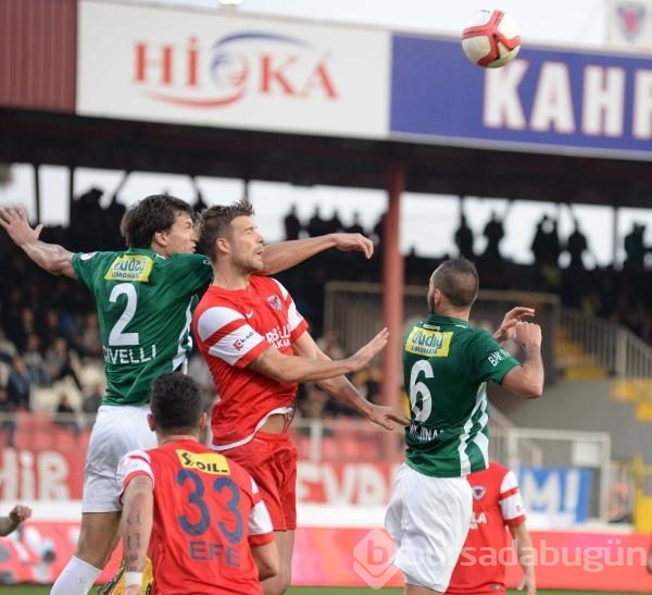 Bakambu coştu! Timsah zirveye kuruldu!