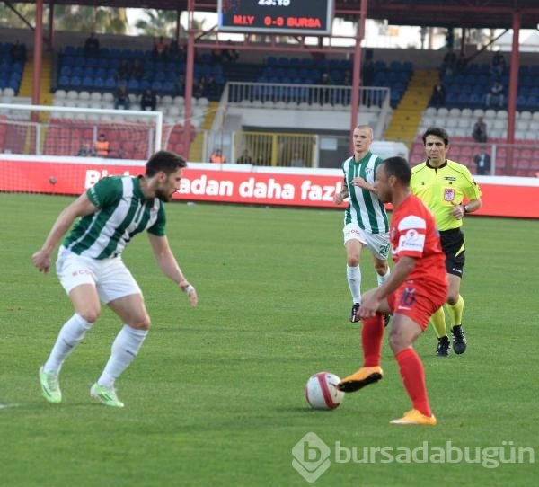 Bakambu coştu! Timsah zirveye kuruldu!