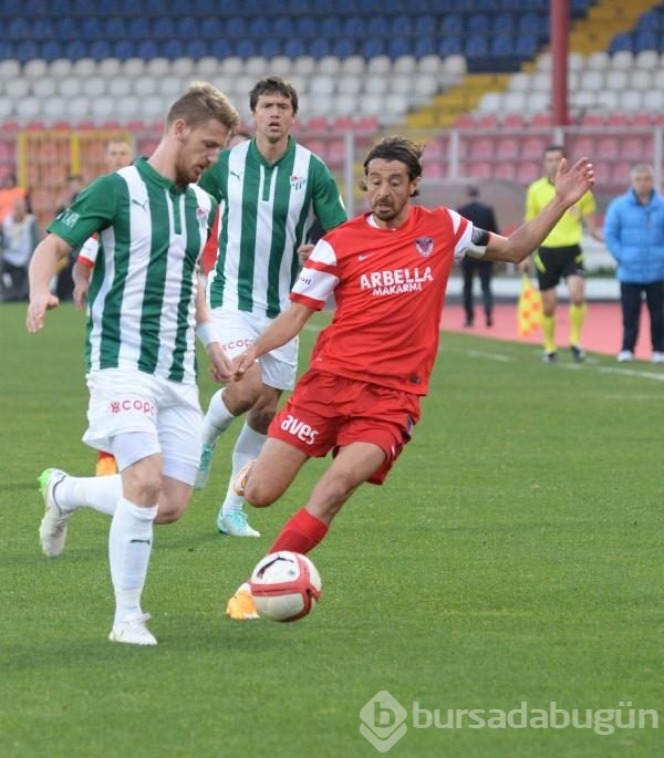 Bakambu coştu! Timsah zirveye kuruldu!