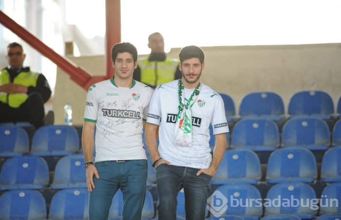Bakambu coştu! Timsah zirveye kuruldu!