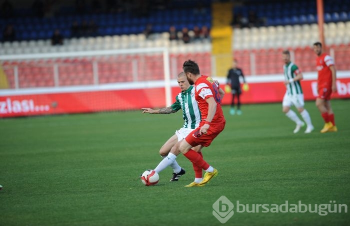 Bakambu coştu! Timsah zirveye kuruldu!