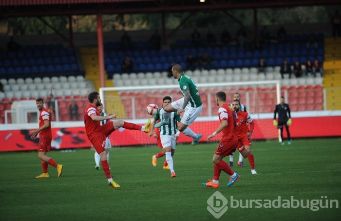 Bakambu coştu! Timsah zirveye kuruldu!
