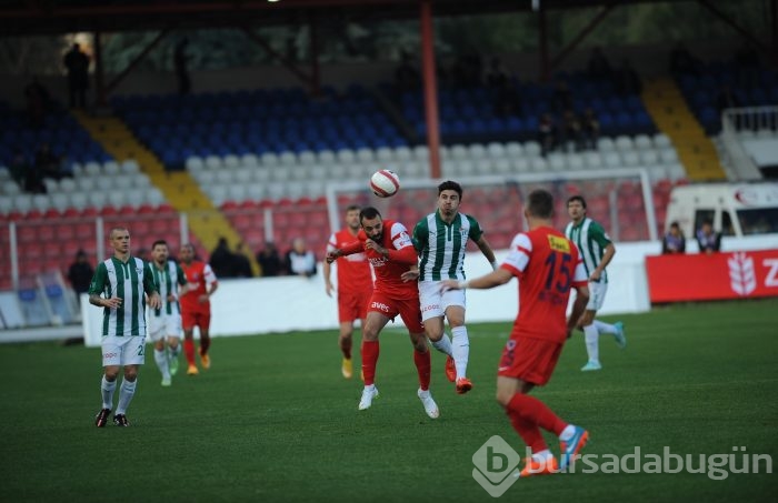 Bakambu coştu! Timsah zirveye kuruldu!