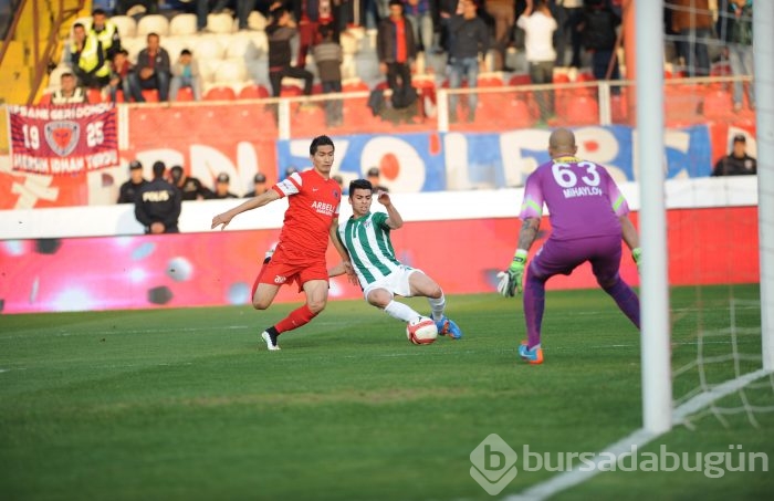 Bakambu coştu! Timsah zirveye kuruldu!
