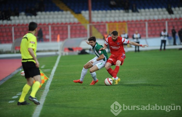 Bakambu coştu! Timsah zirveye kuruldu!
