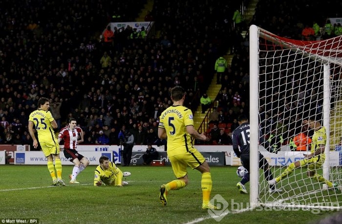 Lig kupasında Tottenham finale çıktı!