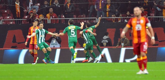 Timsah İstanbul'da fırsat tepti!