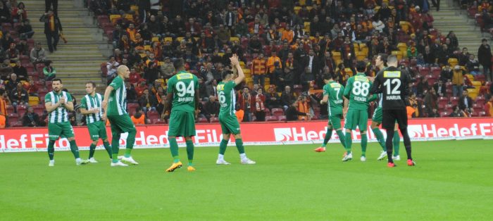 Timsah İstanbul'da fırsat tepti!