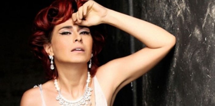 Yıldız Tilbe ateş püskürdü