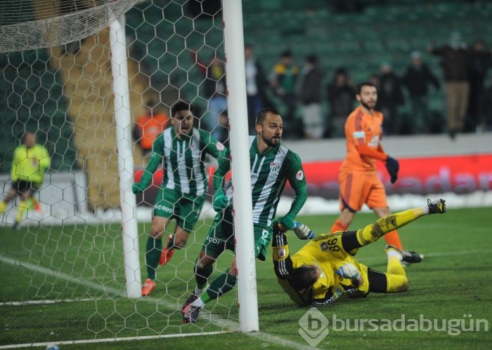Timsah penaltılarda çeyrek final biletini kaptı!