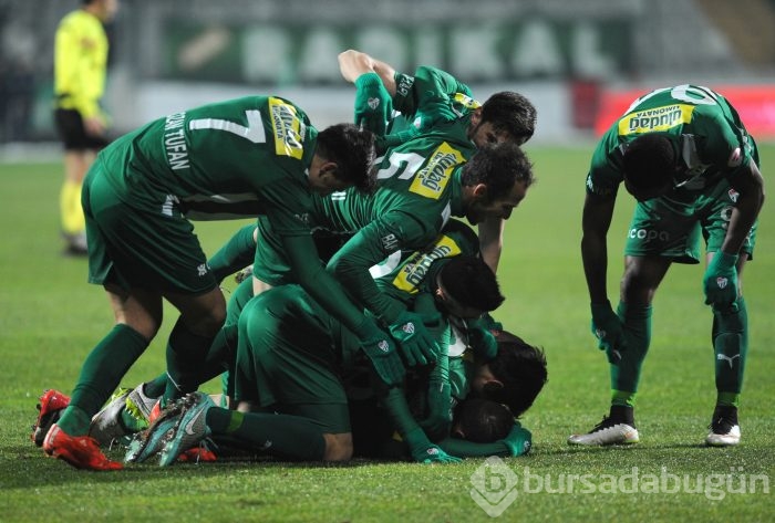 Timsah penaltılarda çeyrek final biletini kaptı!