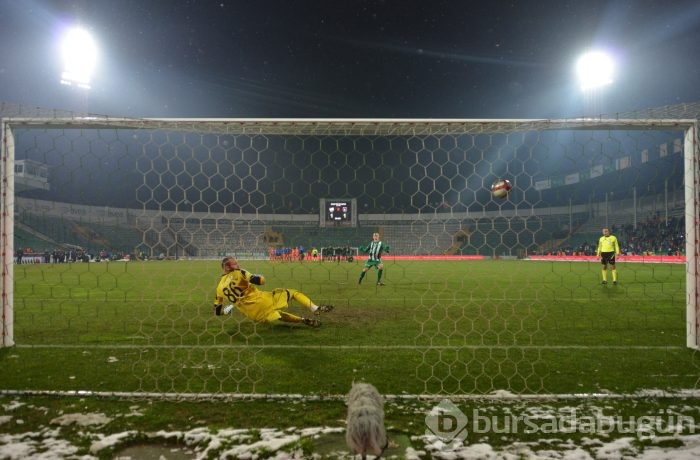Timsah penaltılarda çeyrek final biletini kaptı!