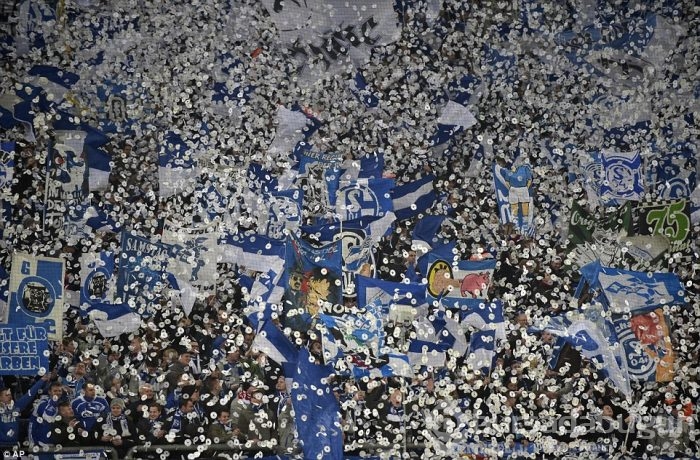Real'e Schalke 04 hafif geldi!