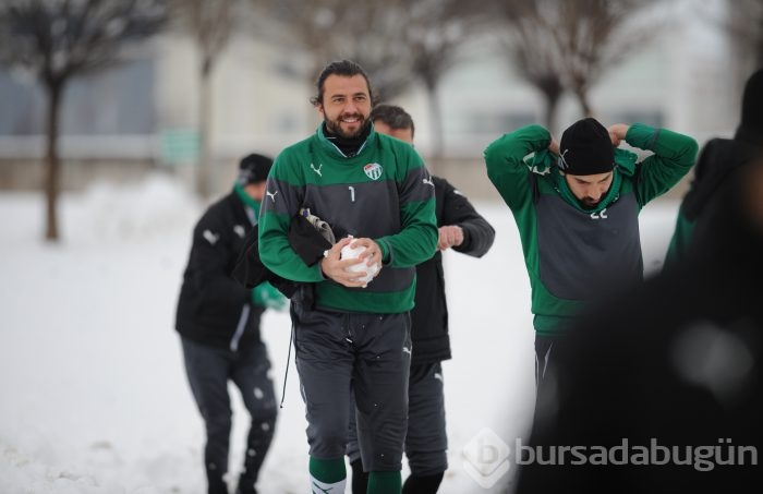 Özlüce'de neşeli kartopu savaşı!