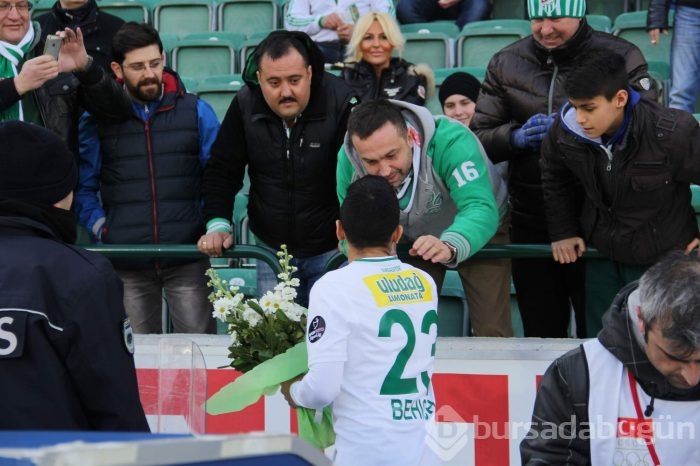 Timsah yine hakem kurbanı oldu!