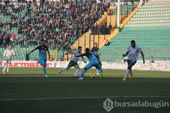 Timsah yine hakem kurbanı oldu!