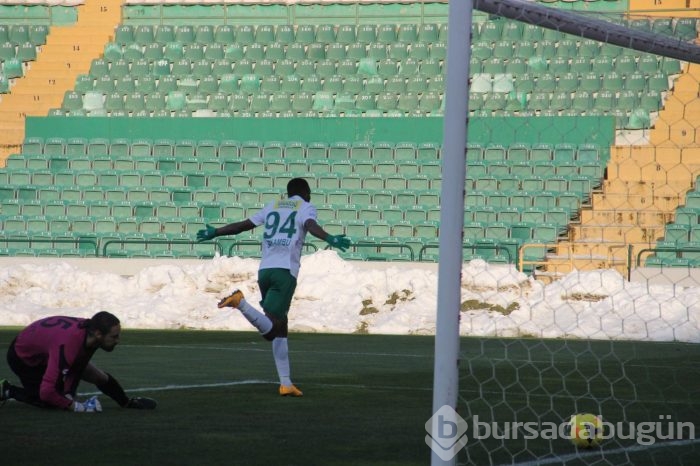 Timsah yine hakem kurbanı oldu!