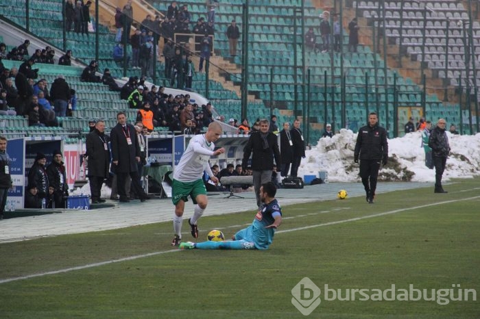 Timsah yine hakem kurbanı oldu!