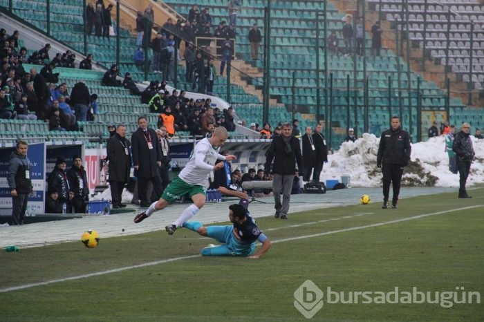 Timsah yine hakem kurbanı oldu!