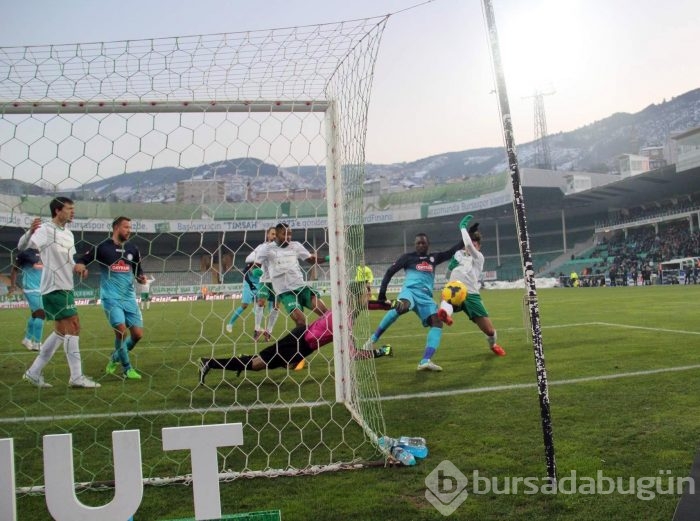 Timsah yine hakem kurbanı oldu!