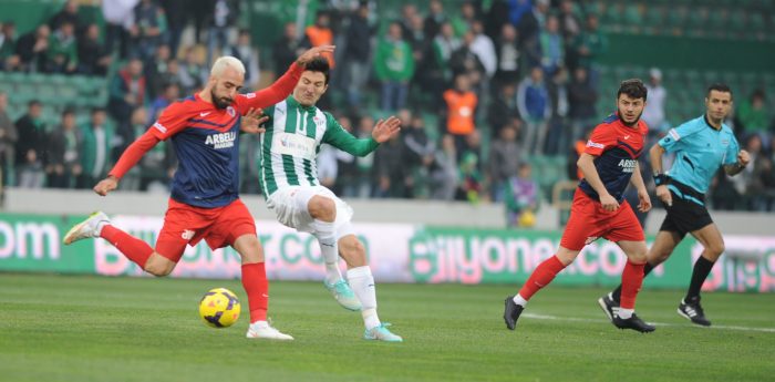 Timsah 10 kişiyle destan yazdı!