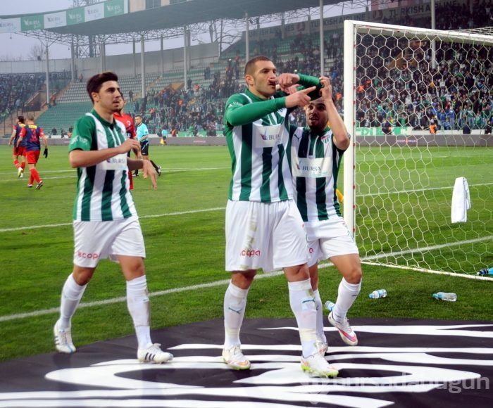 Timsah 10 kişiyle destan yazdı!