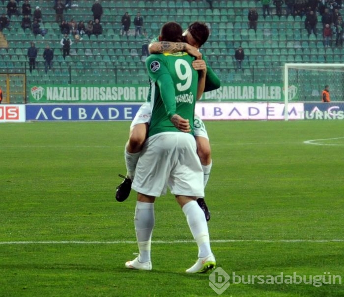Timsah 10 kişiyle destan yazdı!