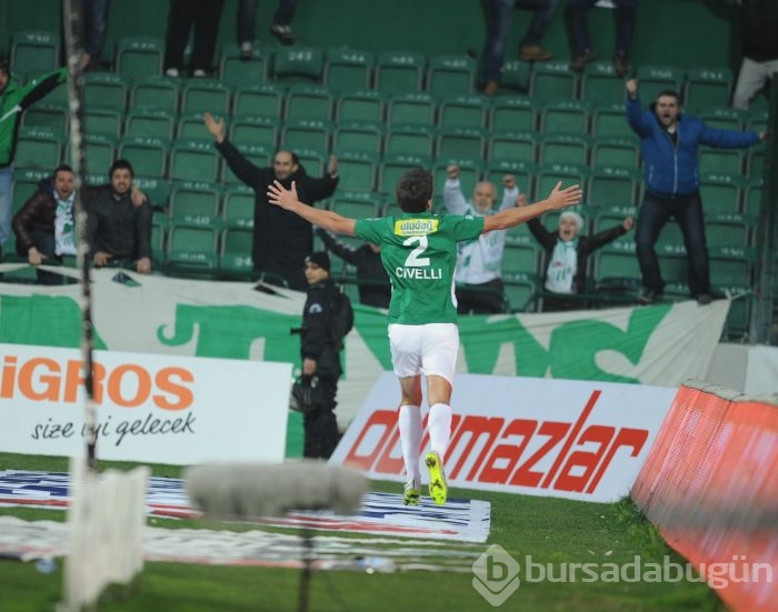 Timsah 10 kişiyle destan yazdı!