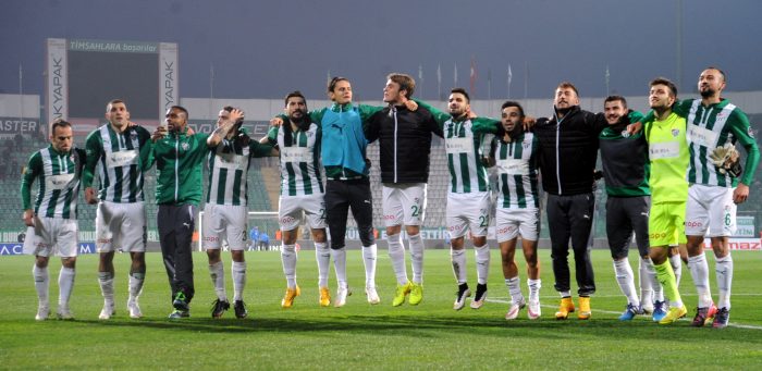 Timsah 10 kişiyle destan yazdı!