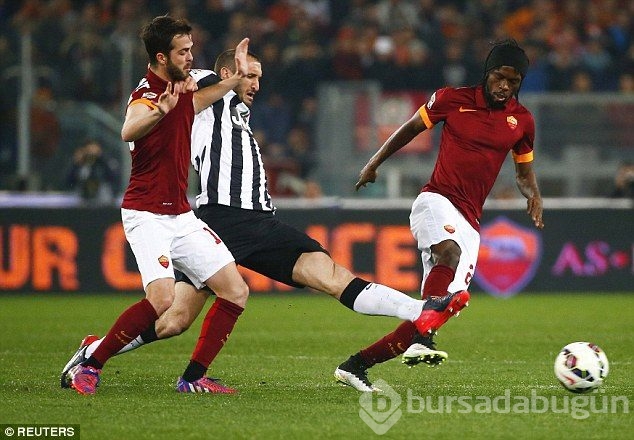 Juventus Roma'dan istediğini aldı