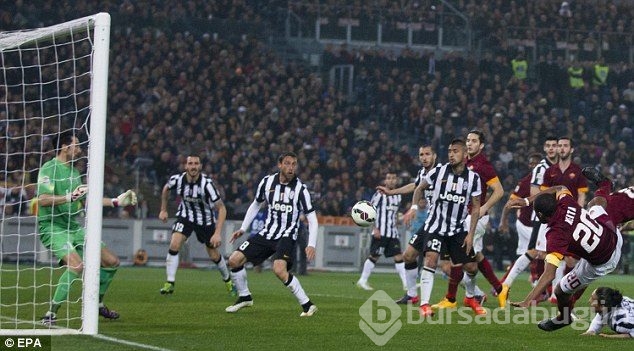 Juventus Roma'dan istediğini aldı