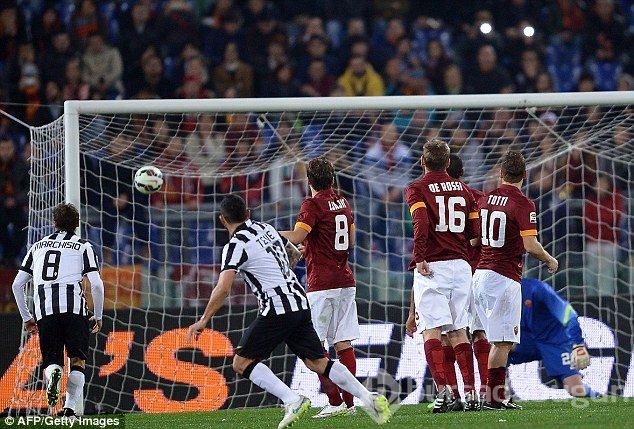 Juventus Roma'dan istediğini aldı