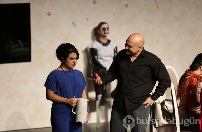 'Eyvah Kocamın Bir Astroloğu Var' ikinci kez sahnelendi...