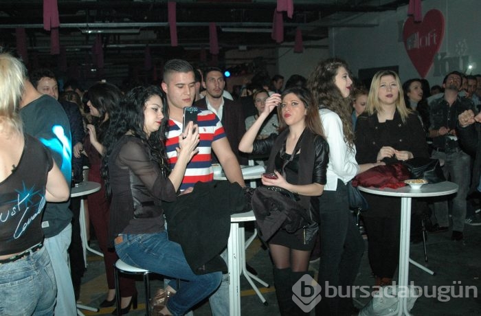 Renkli Gossip Garaj Partisi...