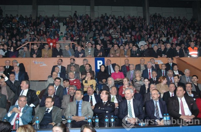 Artvinliler gecesi&acute;nde Mustafa Ceceli rüzgarı esti...