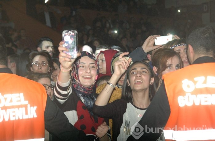 Artvinliler gecesi&acute;nde Mustafa Ceceli rüzgarı esti...