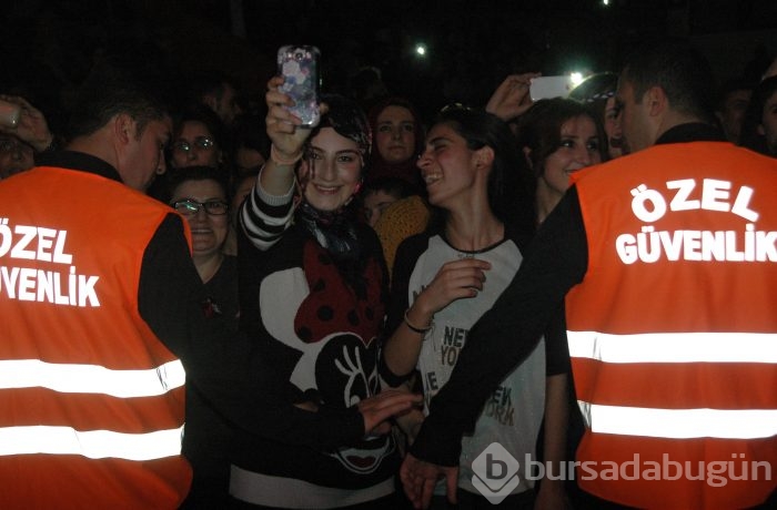 Artvinliler gecesi&acute;nde Mustafa Ceceli rüzgarı esti...