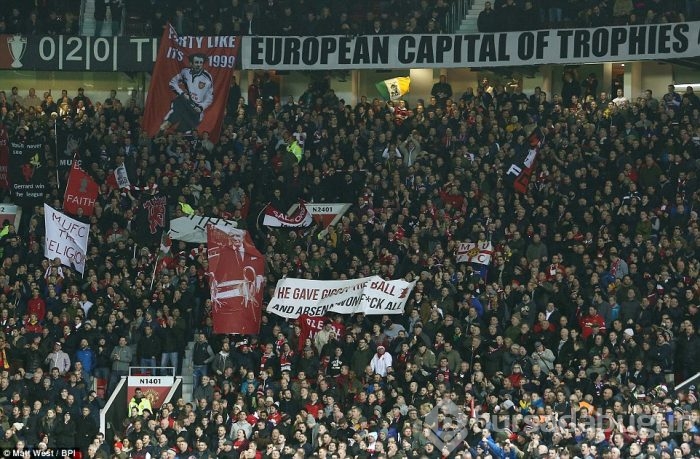 ManU Arsenal'a boyun eğdi!