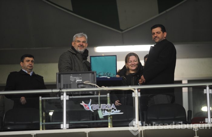 Timsah Balıkesir'e acımadı!