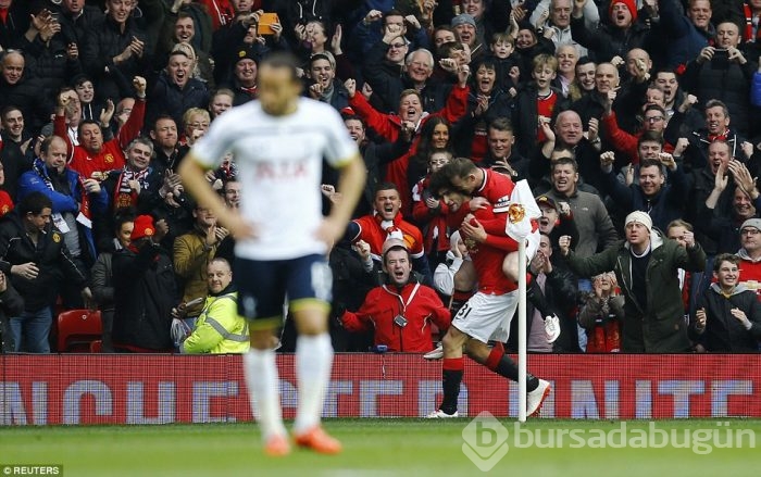 ManU Tottenham'ı rahat geçti