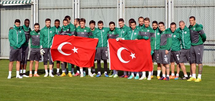 Bursasporlu futbolcular Çanakkale şehitlerini andı!