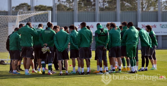 Bursasporlu futbolcular Çanakkale şehitlerini andı!