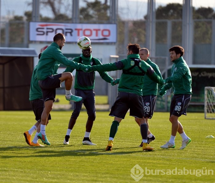 Bursasporlu futbolcular Çanakkale şehitlerini andı!