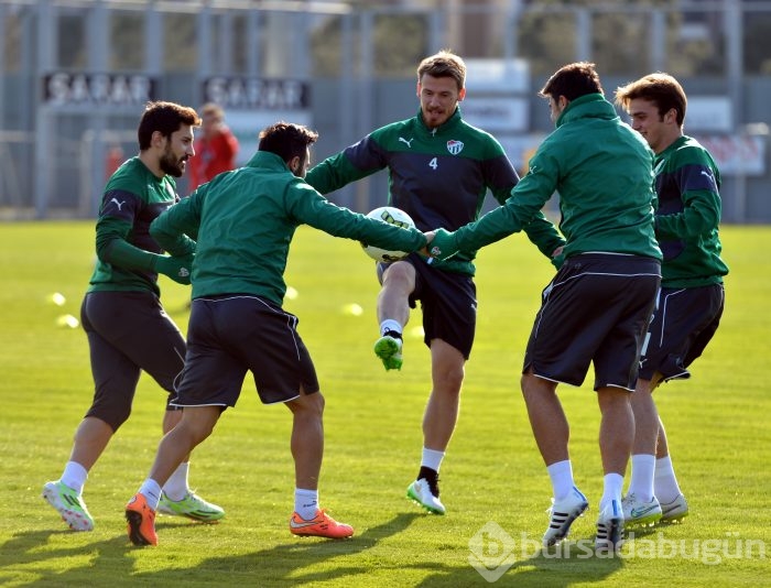 Bursasporlu futbolcular Çanakkale şehitlerini andı!