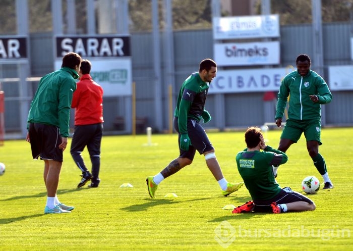 Bursasporlu futbolcular Çanakkale şehitlerini andı!