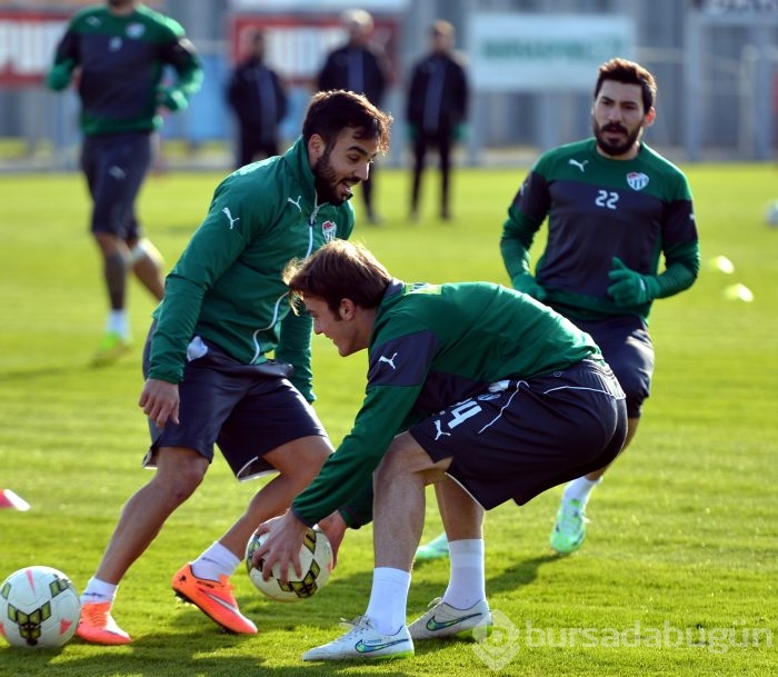 Bursasporlu futbolcular Çanakkale şehitlerini andı!