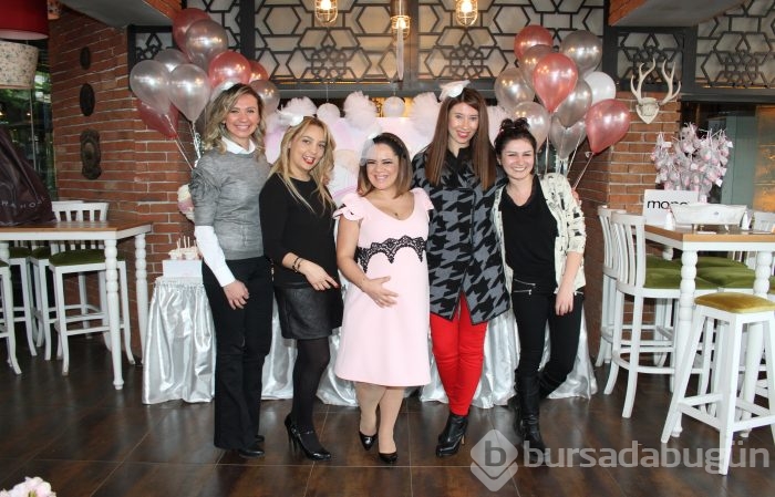 Aylin Yapıcı'ya sürpriz Baby Shower partisi...