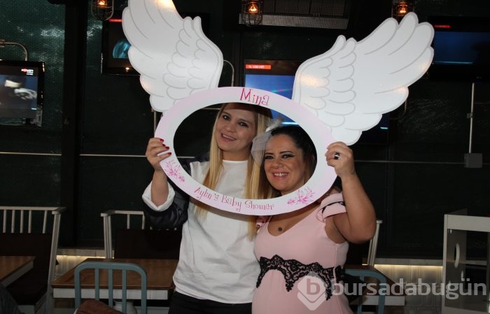 Aylin Yapıcı'ya sürpriz Baby Shower partisi...